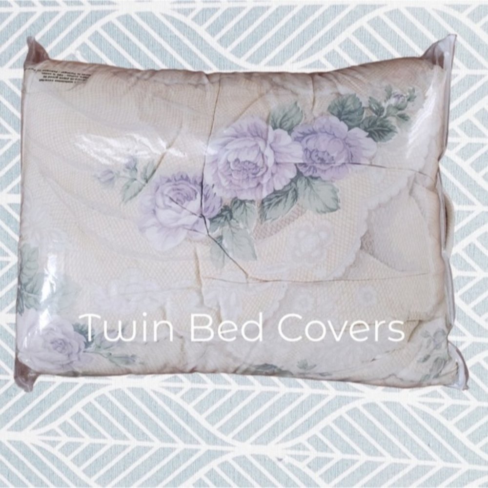 The Bay Reversible Twin Bed Comfoter with Large Pillow Case